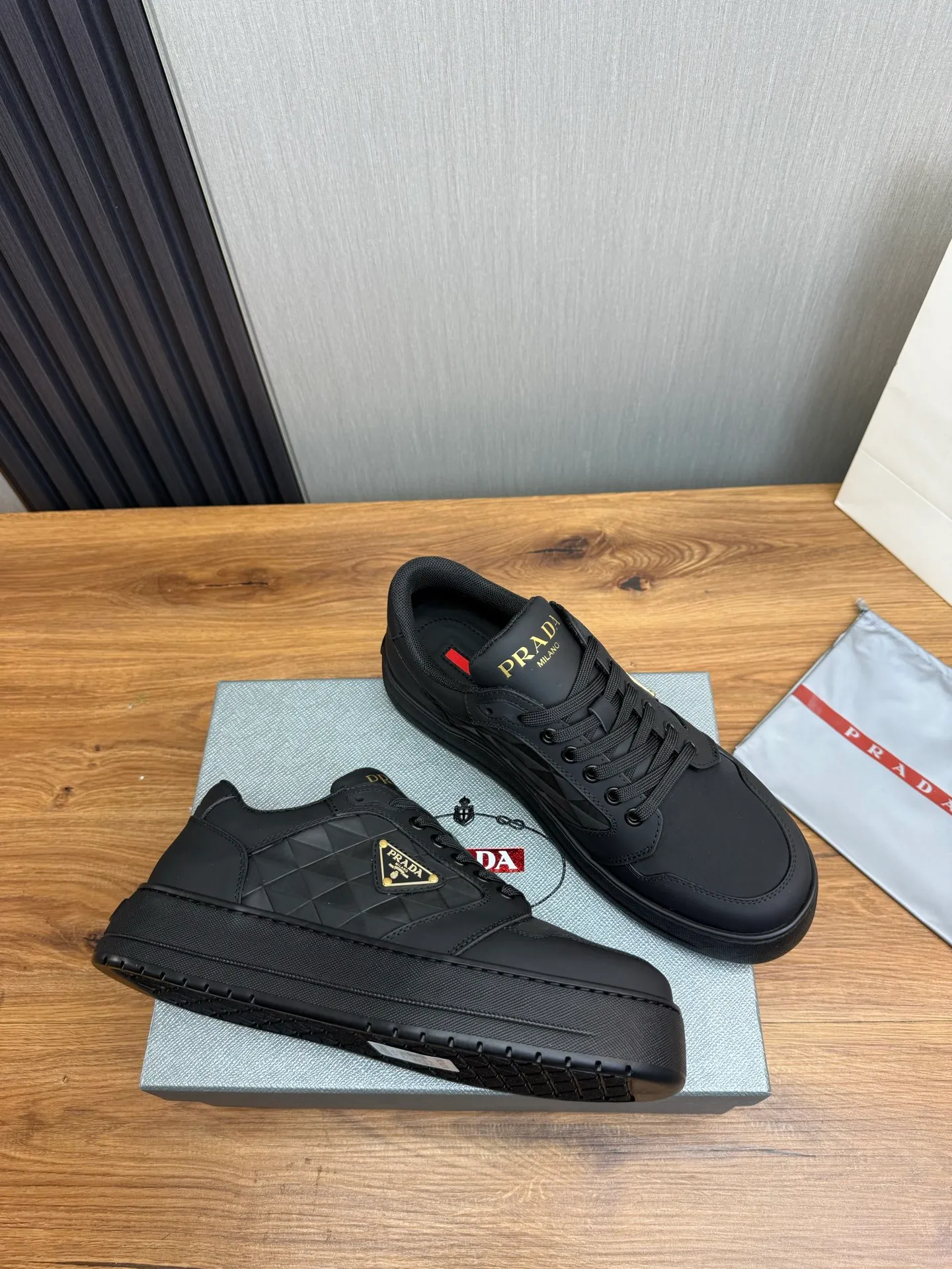 Men's shoes 💰580💰 [PRADA] Autumn and winter hot men's shoes shipped 👏Official website synchronized ⬆️Original fly-woven cowhide fabric + cowhide lining, 1⃣️:1⃣️reproduction, original sole, 38-45 (45. Customized, non-refundable)